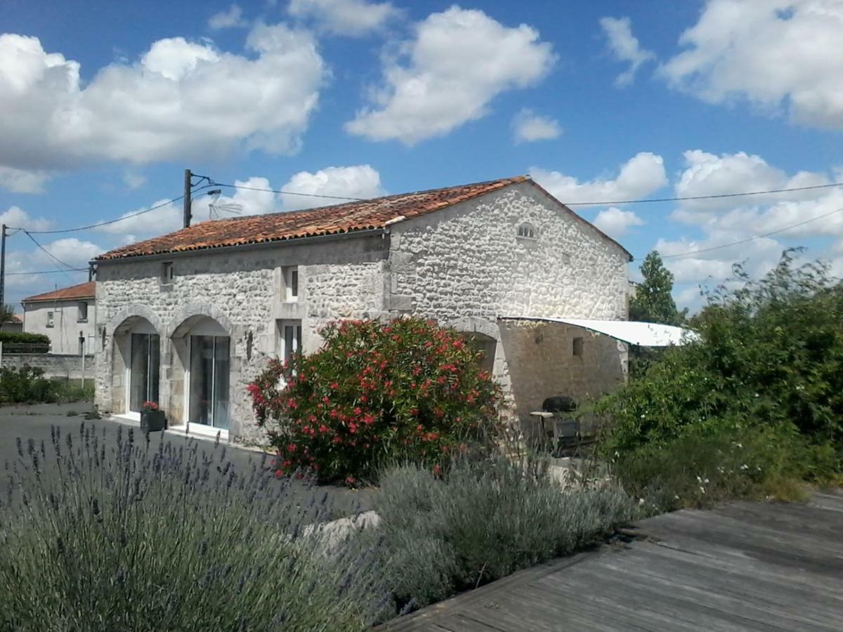 Gite Climatise *** Le Pigeonnier Pons Εξωτερικό φωτογραφία